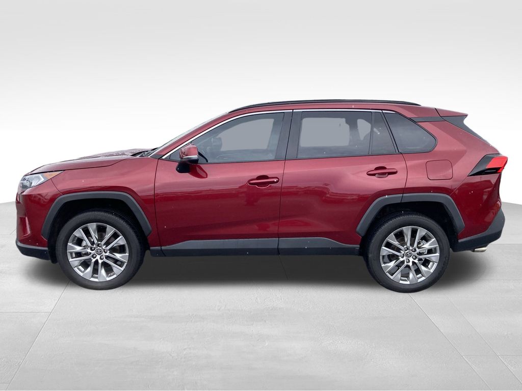 2021 Toyota RAV4 XLE Premium photo 4