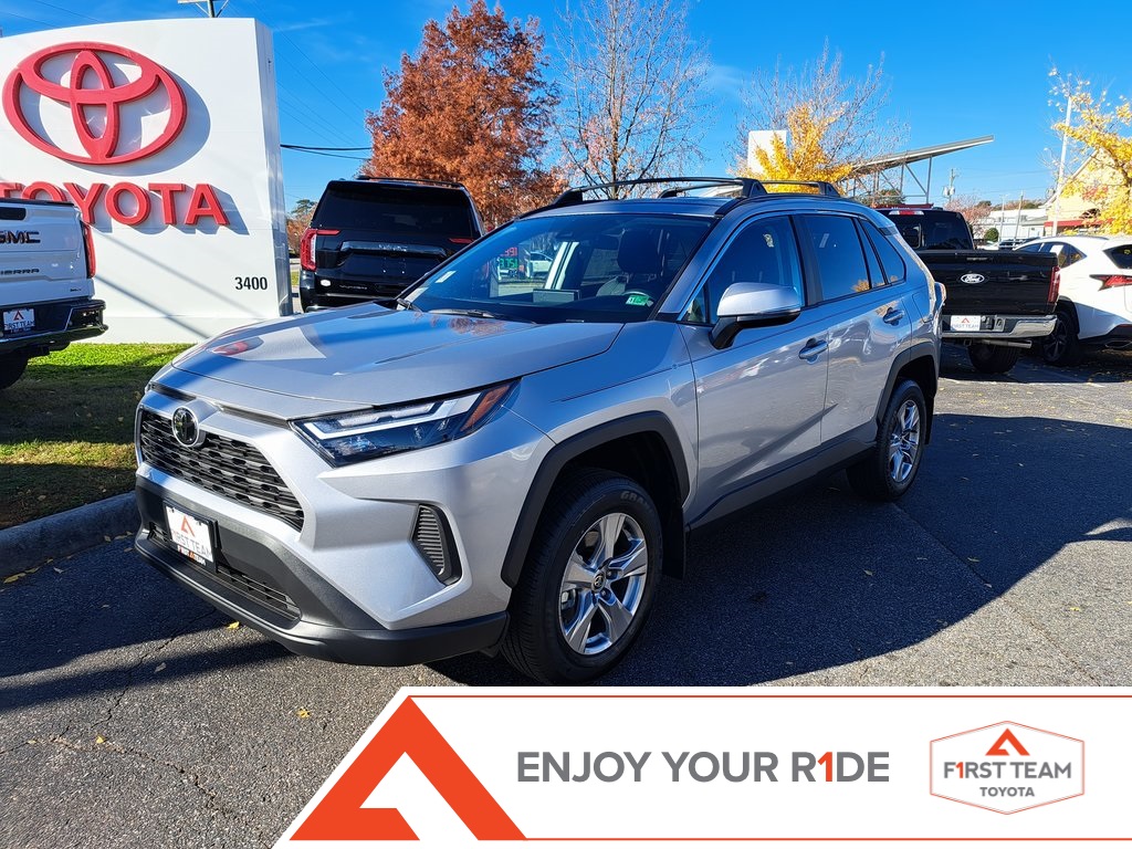 2025 Toyota RAV4 XLE's photo