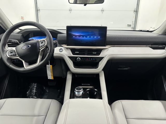 2025 Ford Explorer photo 15