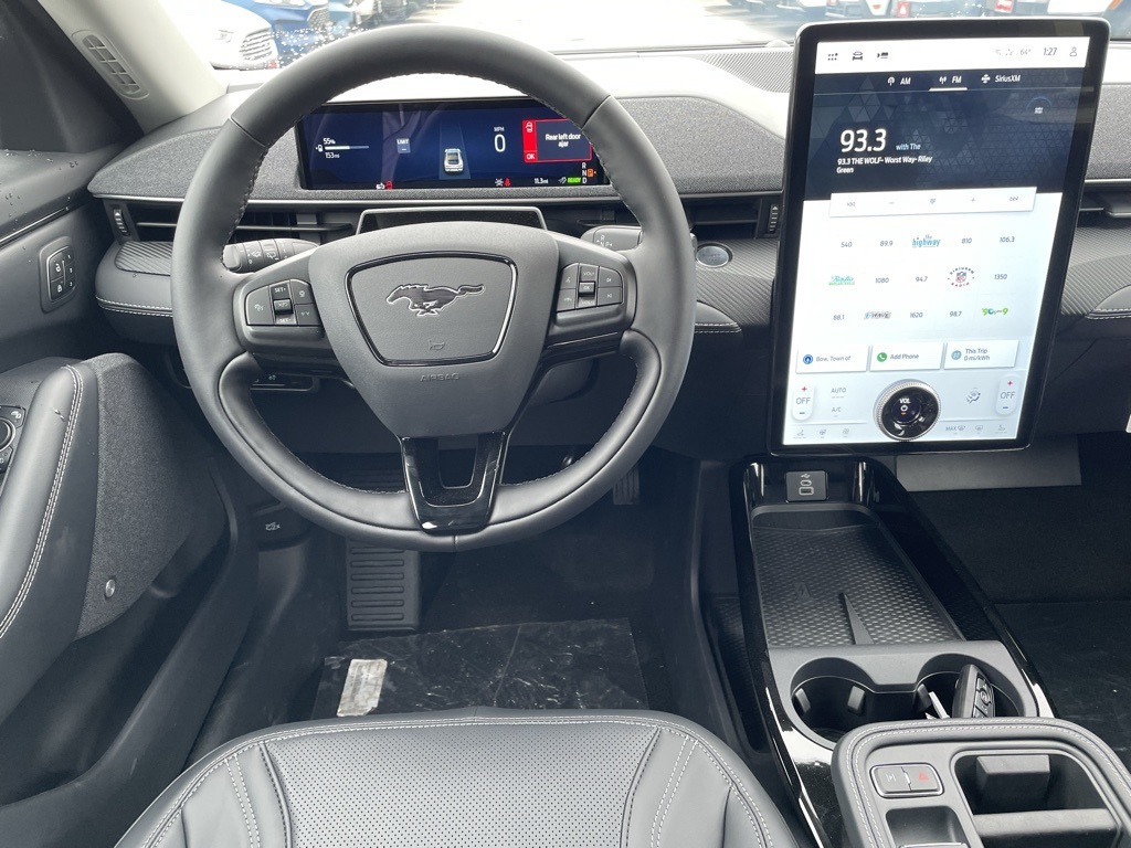 2025 Ford Mustang Mach-E Premium photo 5