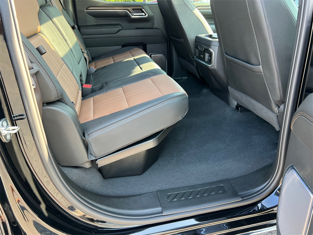 2024 Chevrolet Silverado 1500 High Country photo 13