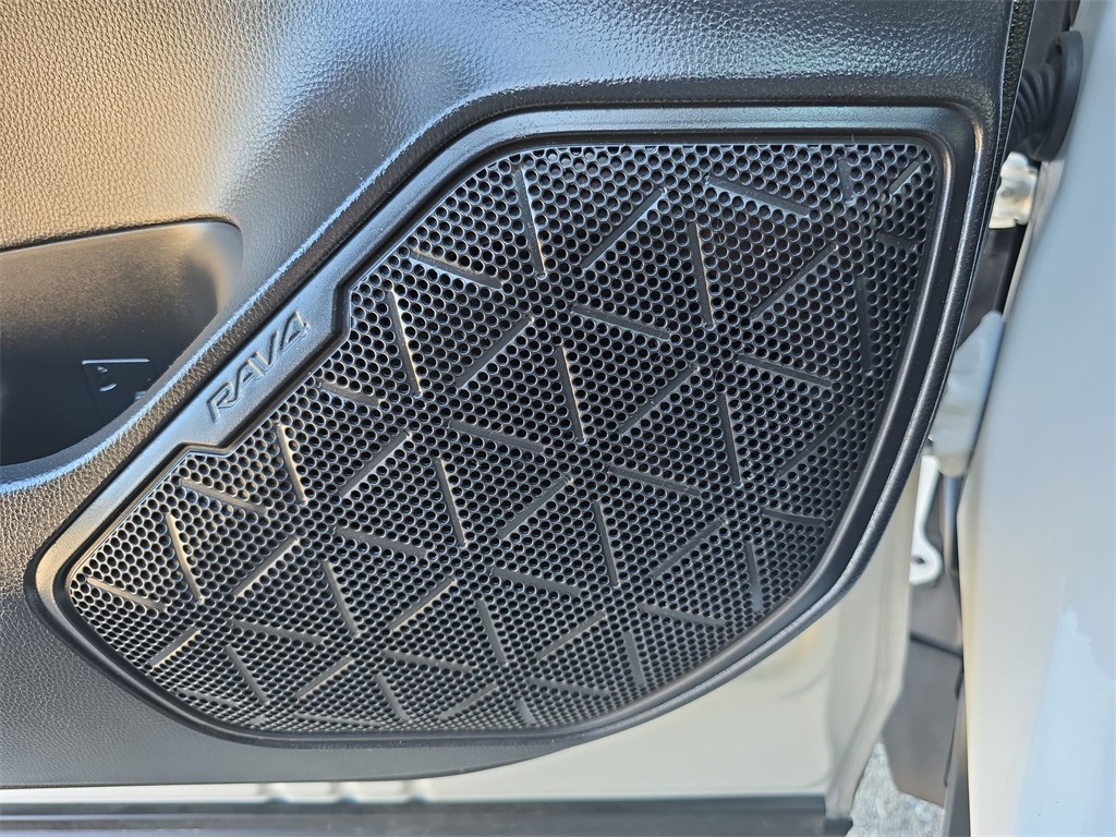 2024 Toyota RAV4 XLE photo 20