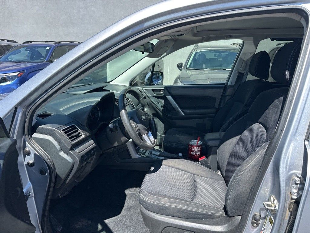 2017 Subaru Forester 2.5i Premium photo 4