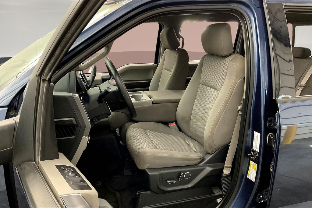 2017 Ford F-150 XLT photo 25