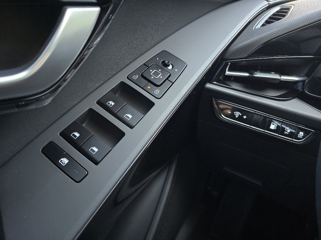 2025 Kia Niro Plug-In Hybrid EX photo 10