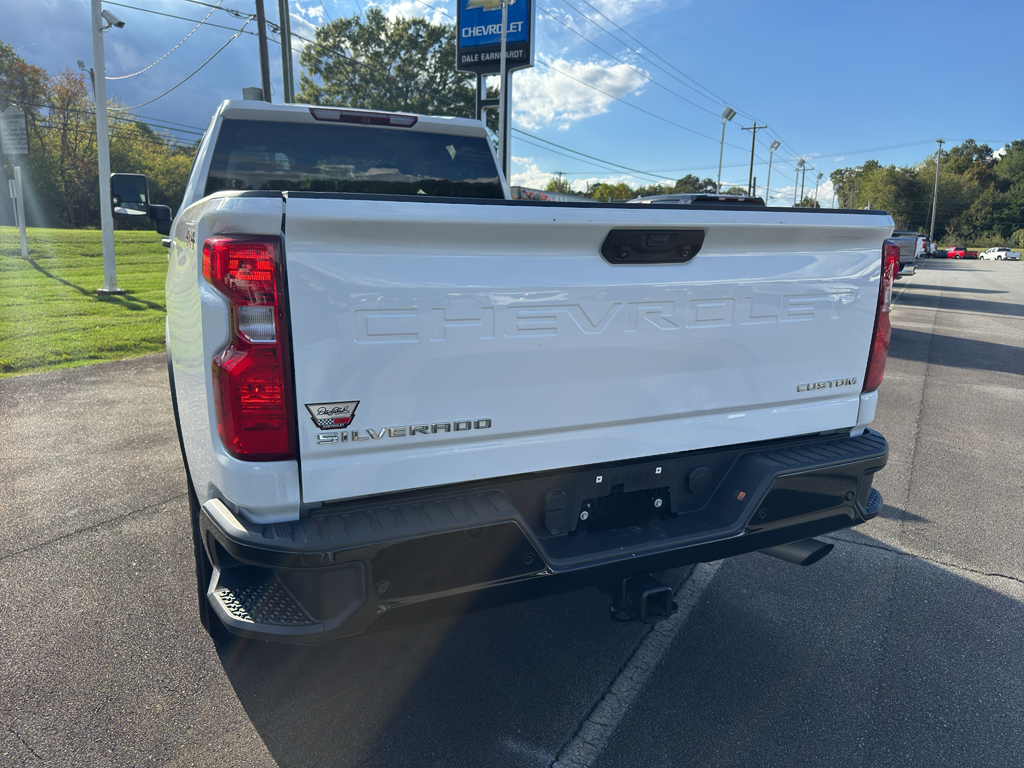 2024 Chevrolet Silverado Custom photo 3