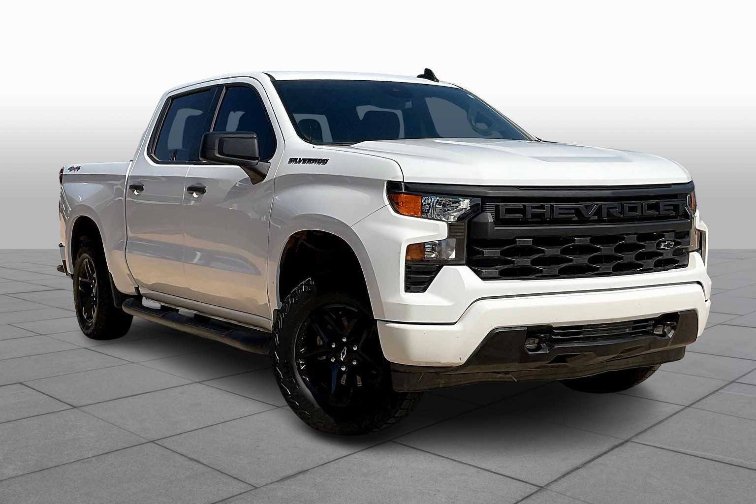2024 Chevrolet Silverado 1500 Custom photo 2