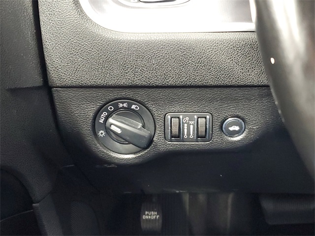 2019 Dodge Charger SXT photo 13