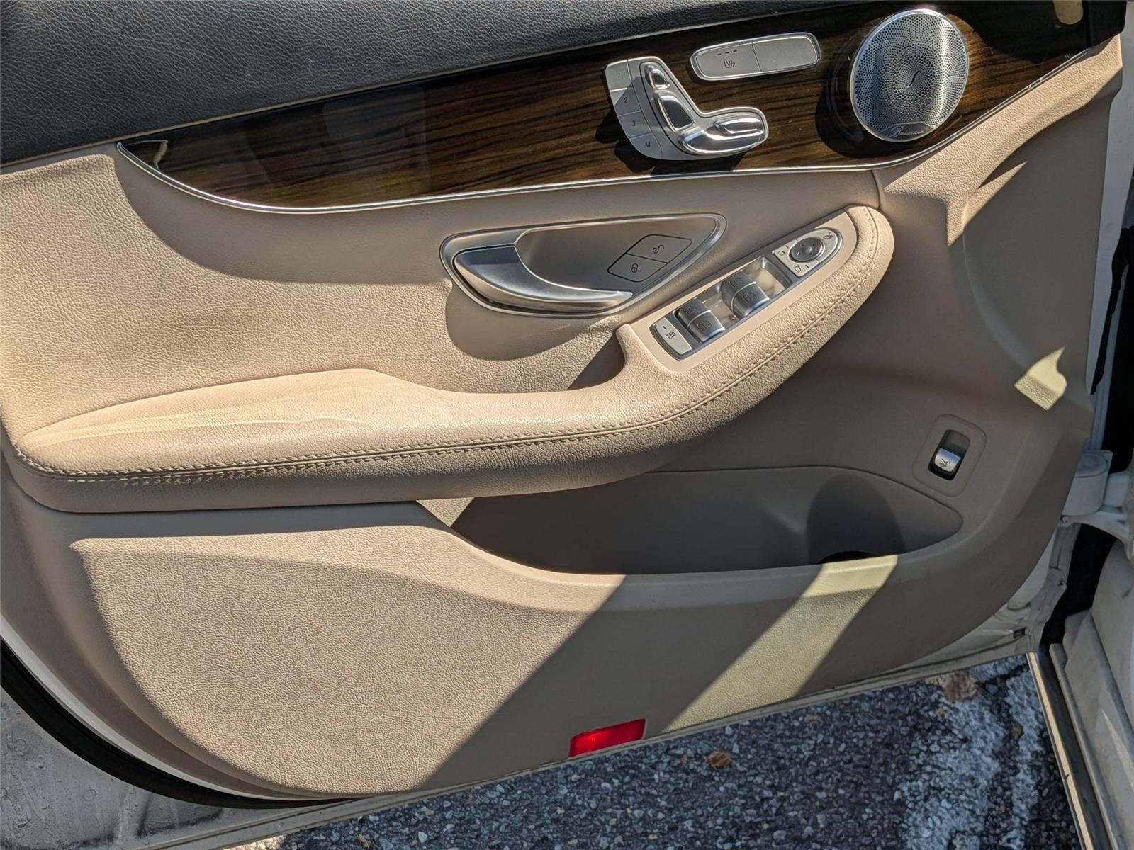 2017 Mercedes Benz C 300 4MATIC photo 9