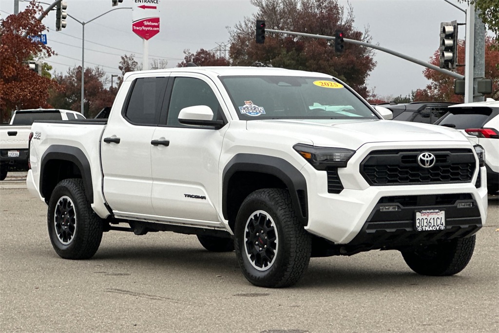 2025 Toyota Tacoma TRD Off-Road photo 2