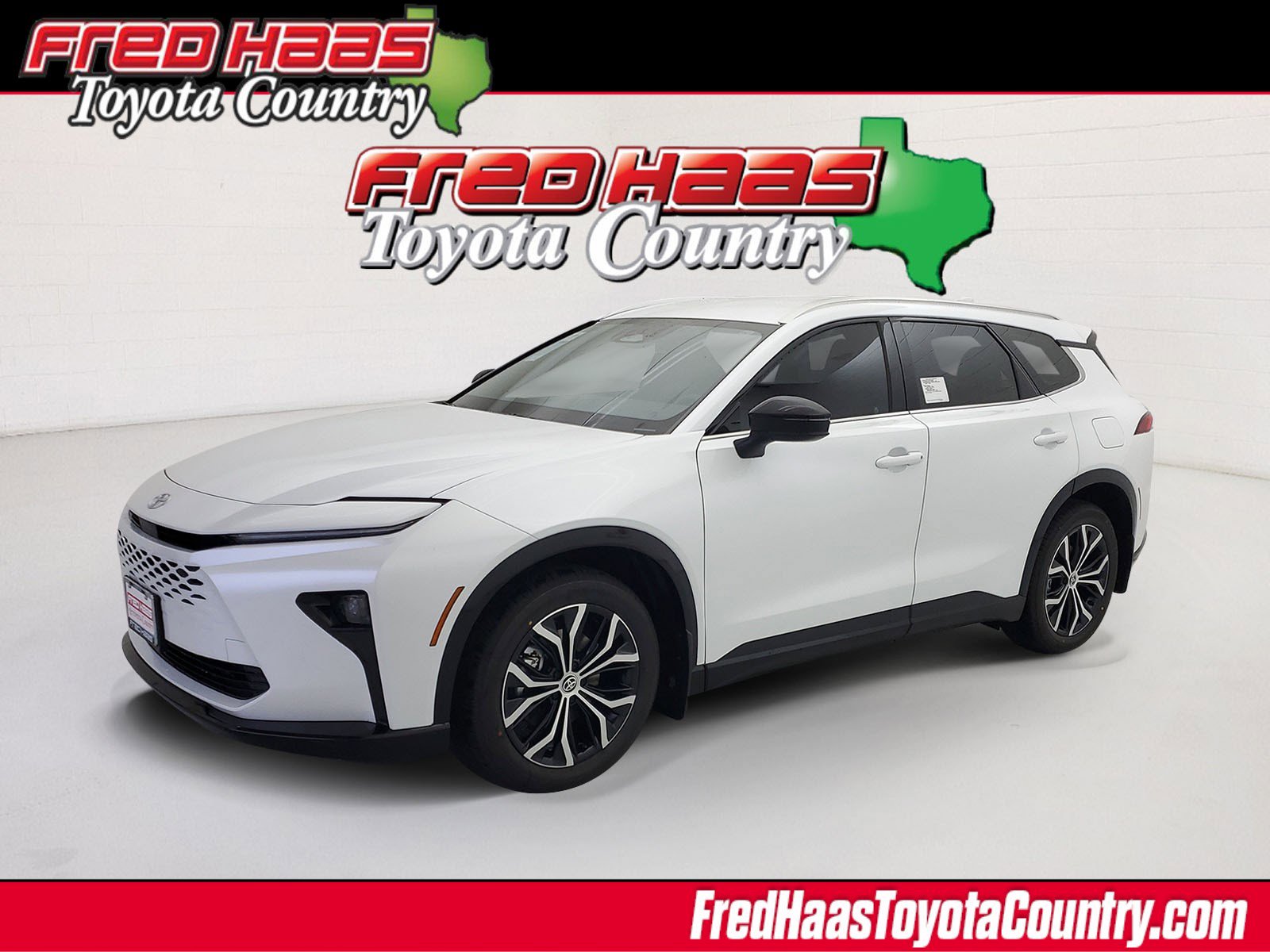 2025 Toyota Crown Signia XLE's photo