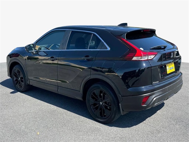 2022 Mitsubishi Eclipse Cross LE photo 4