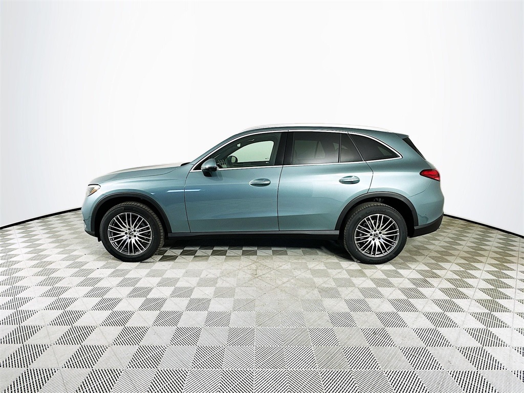 2026 Mercedes Benz GLC 300 photo 4