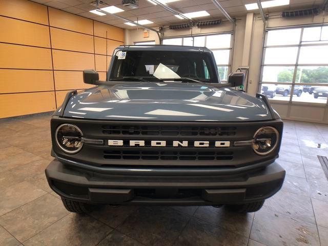 2025 Ford Bronco Base photo 2