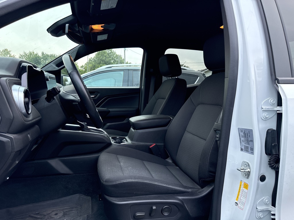 2024 Chevrolet Colorado LT photo 5