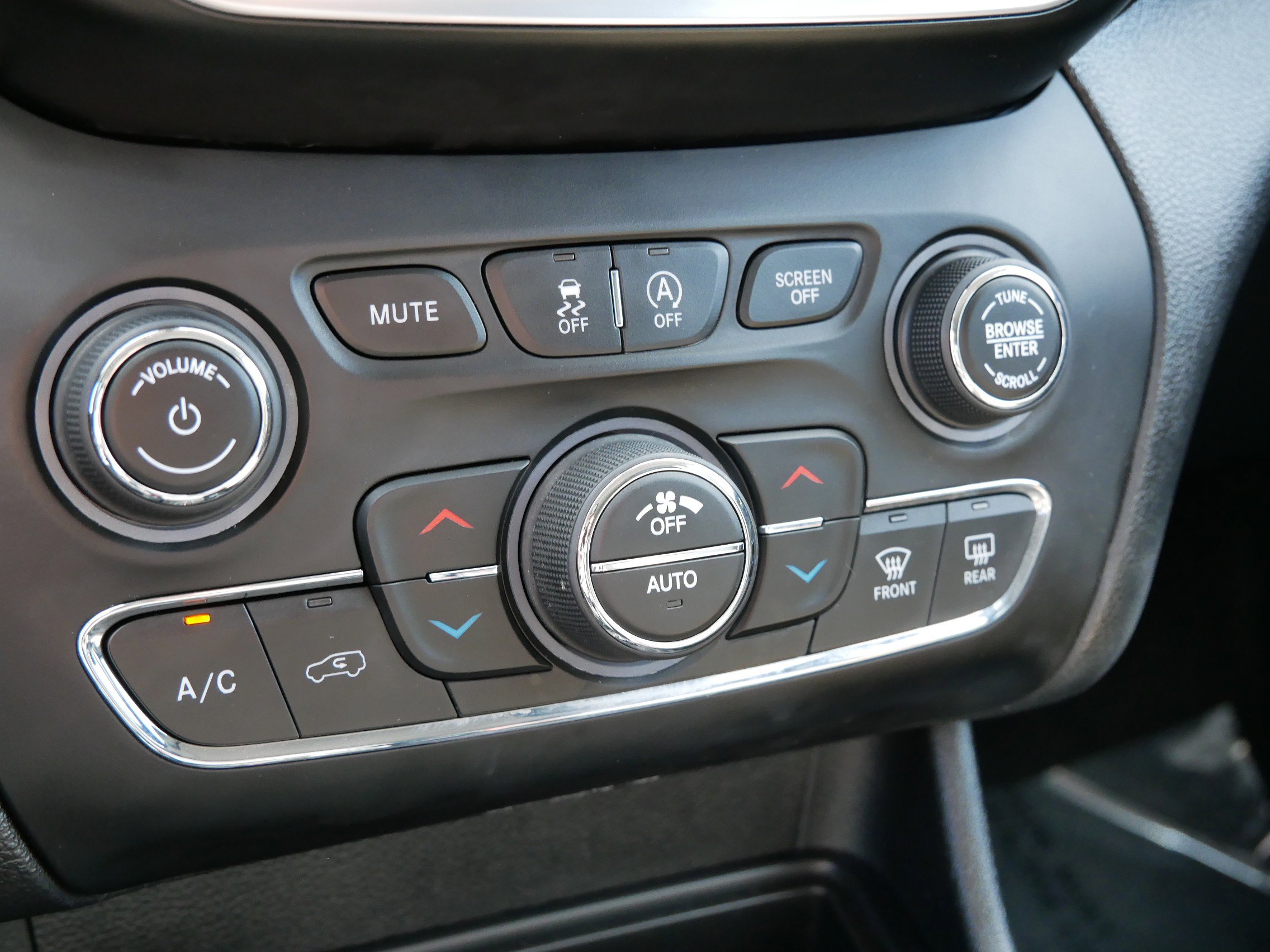 2019 Jeep Cherokee Trailhawk photo 18