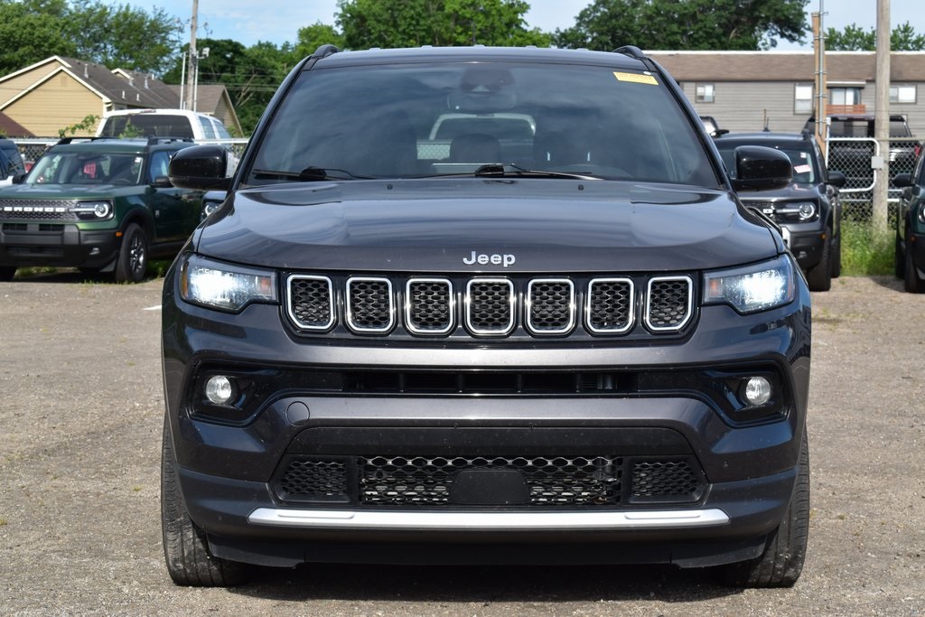 2023 Jeep Compass Limited photo 2