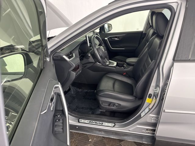 2020 Toyota RAV4 Hybrid Limited photo 18