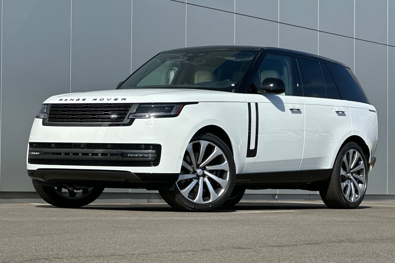 2025 Land Rover Range Rover SE's photo
