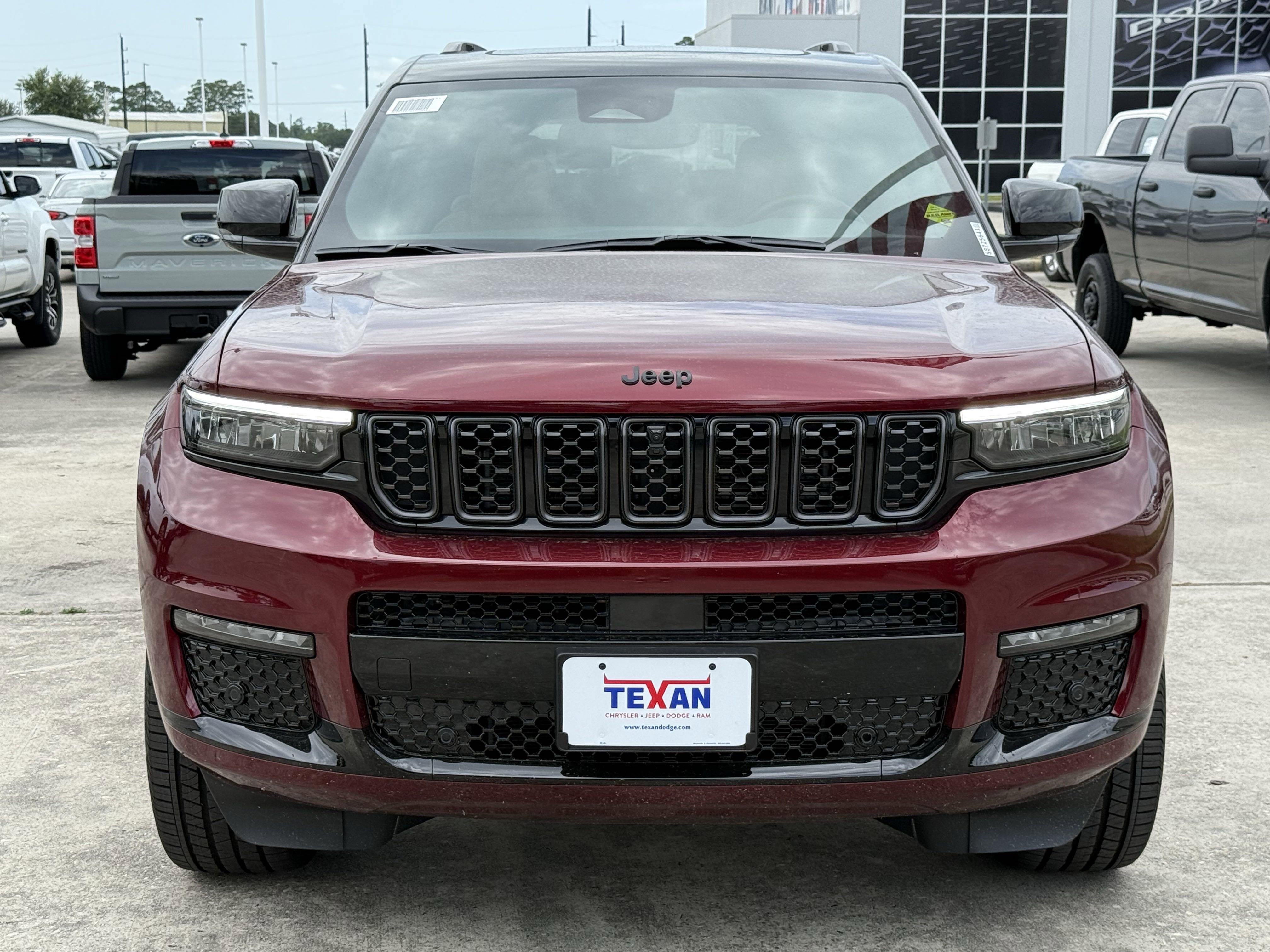 2025 Jeep Grand Cherokee L Summit photo 3