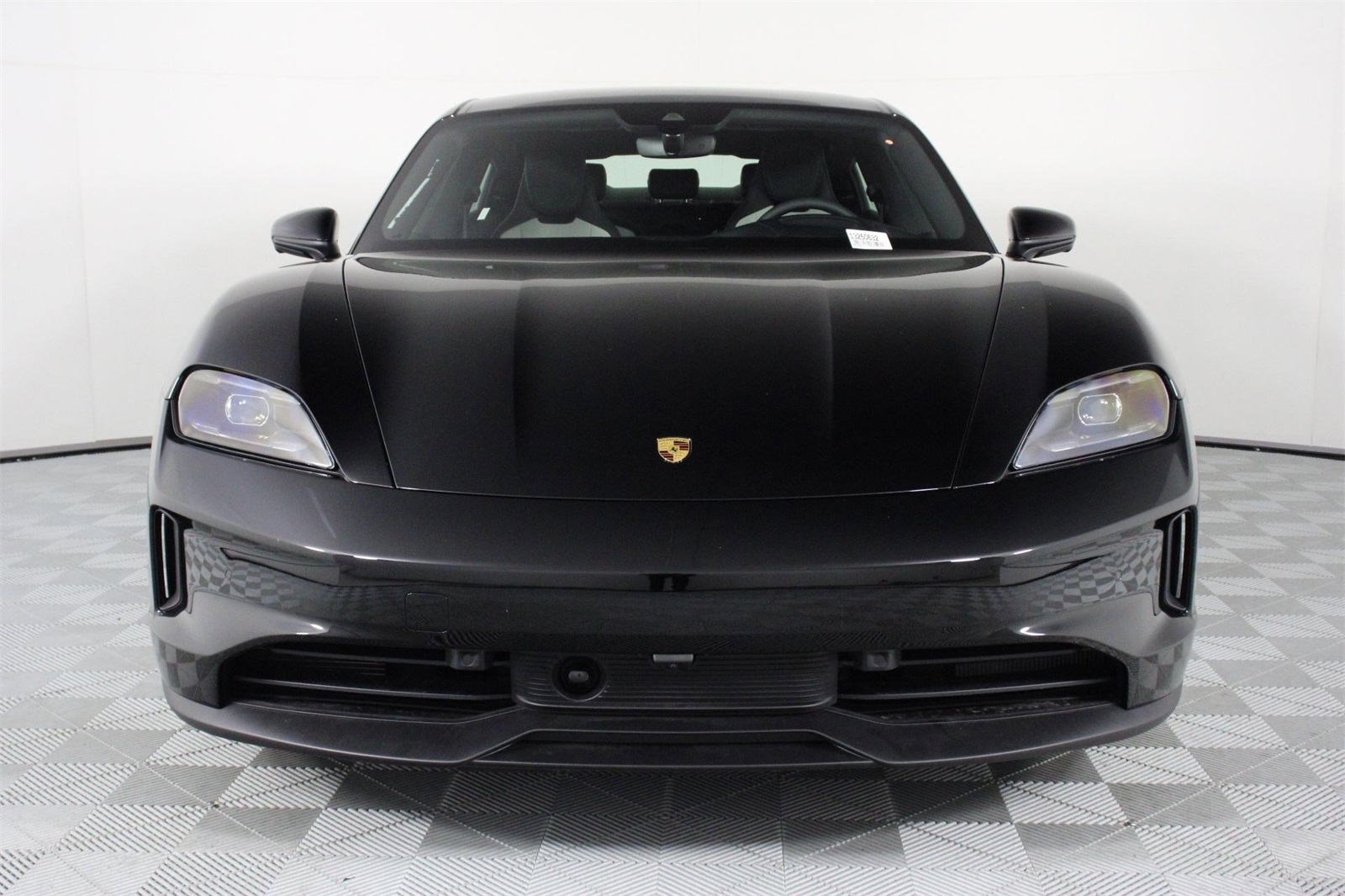 2025 Porsche Taycan photo 10