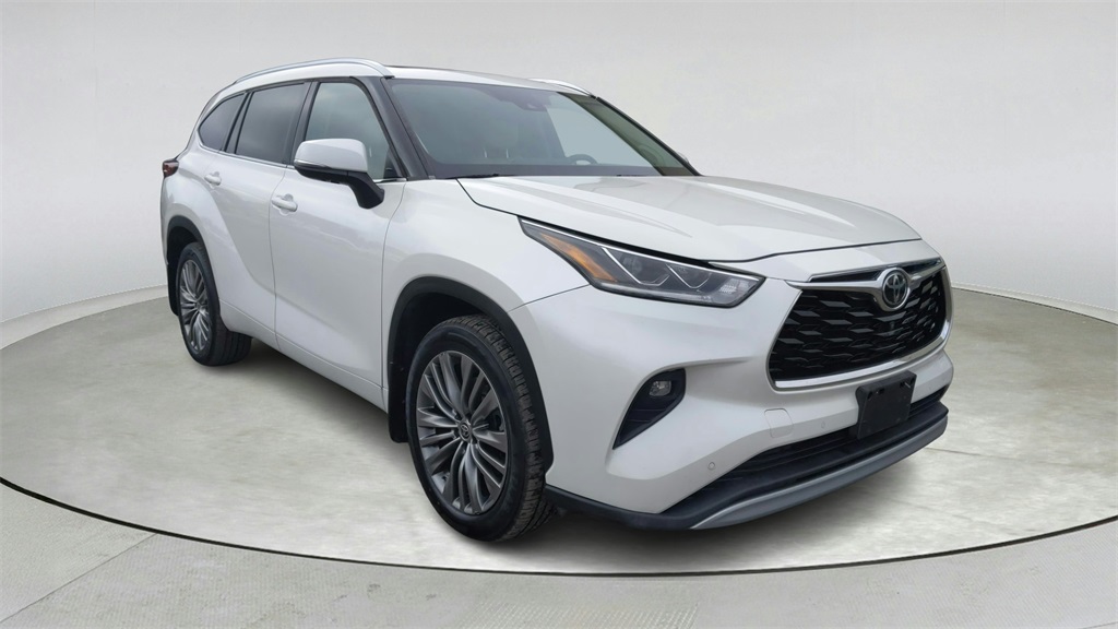 2021 Toyota Highlander Platinum's photo