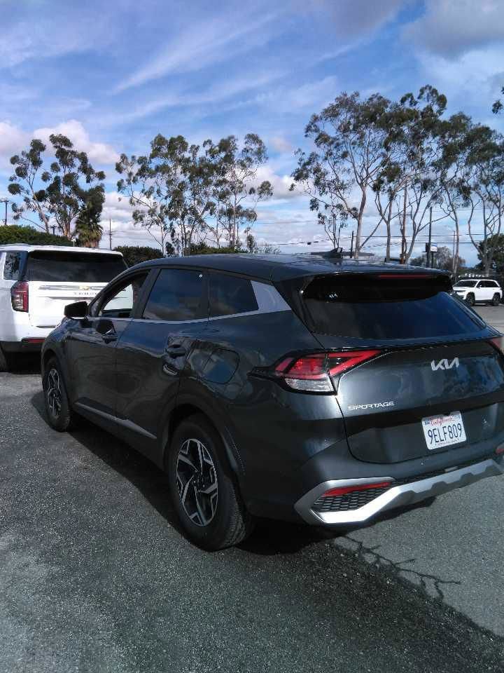 2023 Kia Sportage LX photo 2
