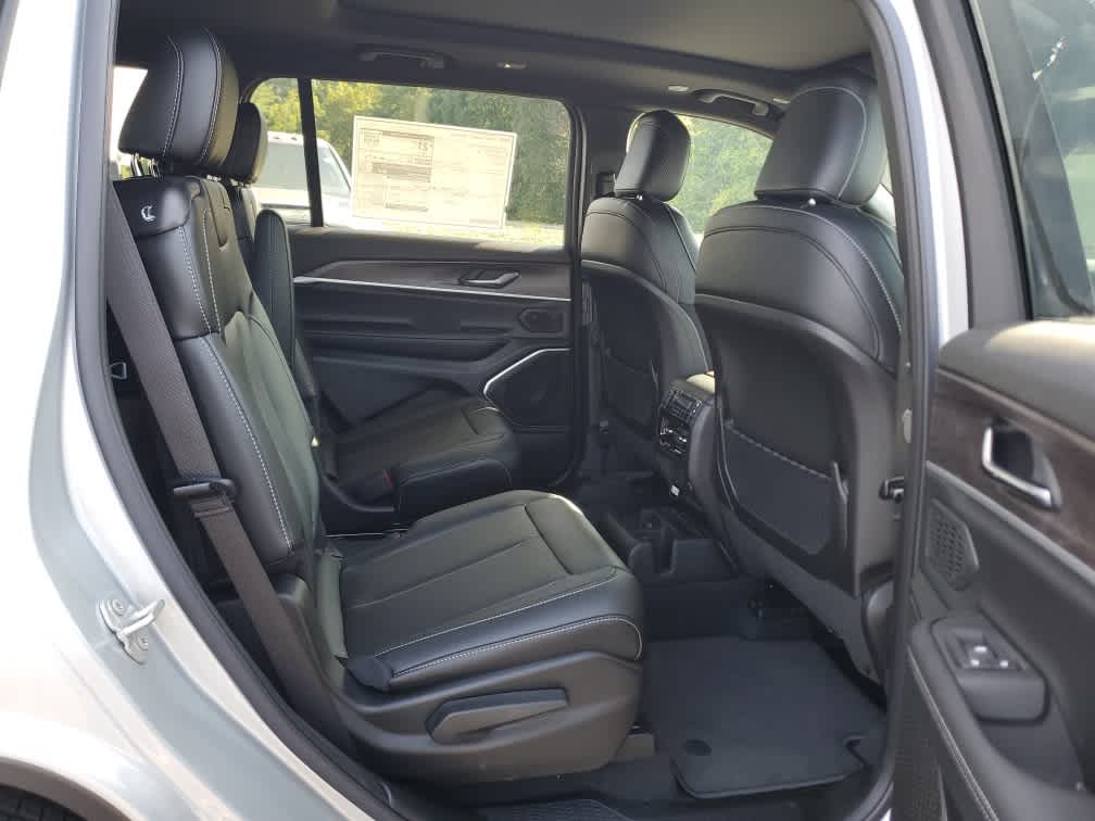 2025 Jeep Grand Cherokee Limited photo 23