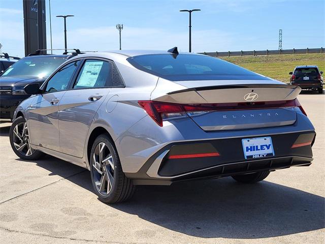 2025 Hyundai Elantra SEL Sport photo 3