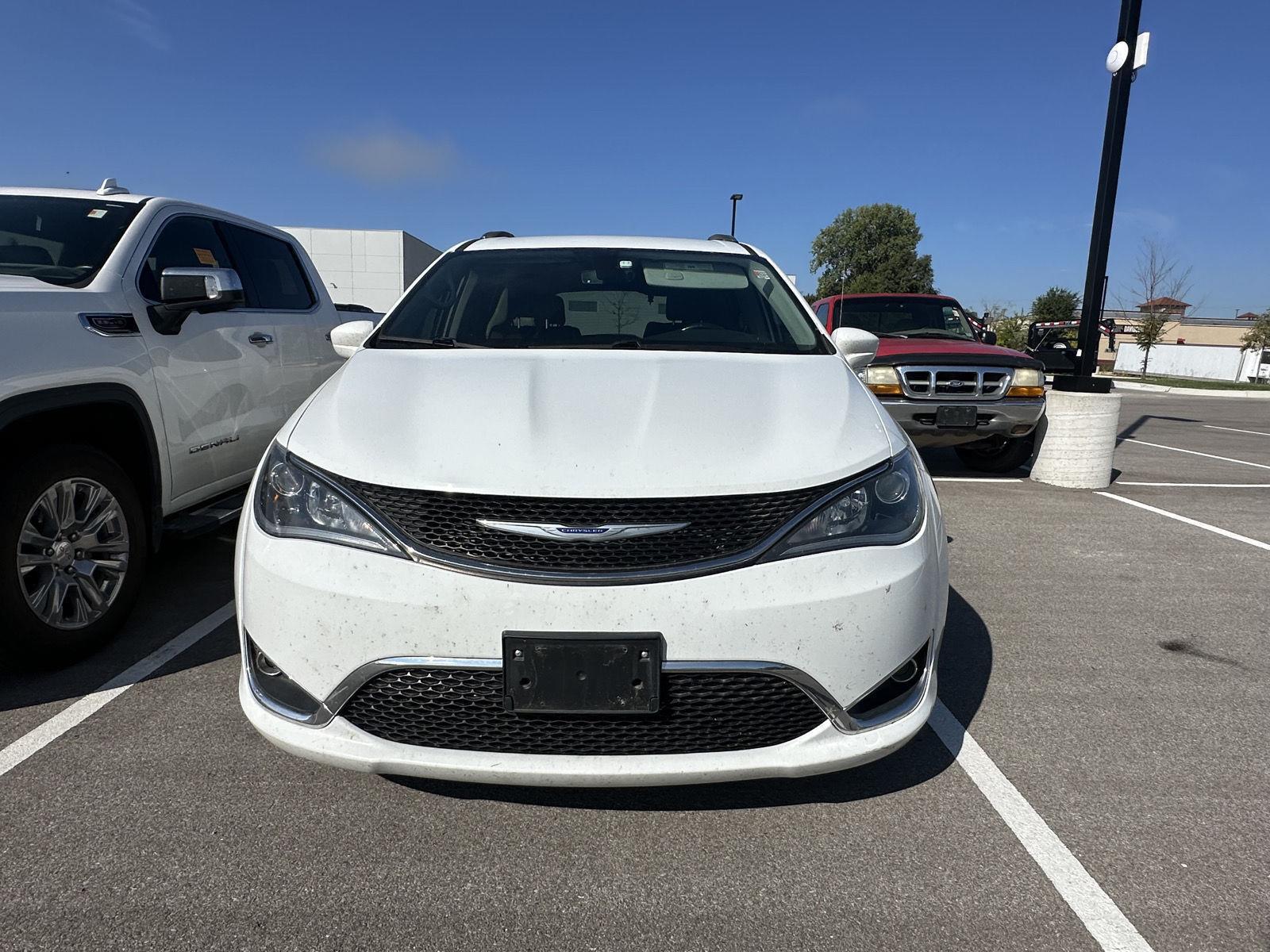 2020 Chrysler Pacifica Touring L photo 4