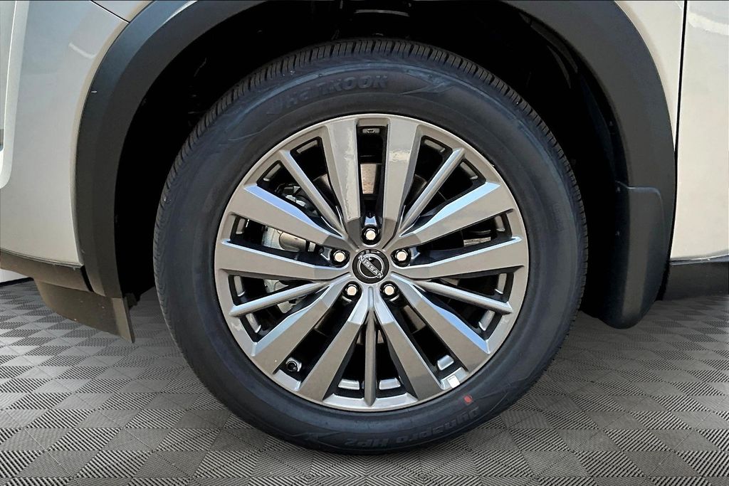 2025 Nissan Pathfinder SL photo 10