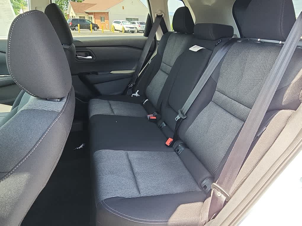2025 Nissan Rogue SV photo 7