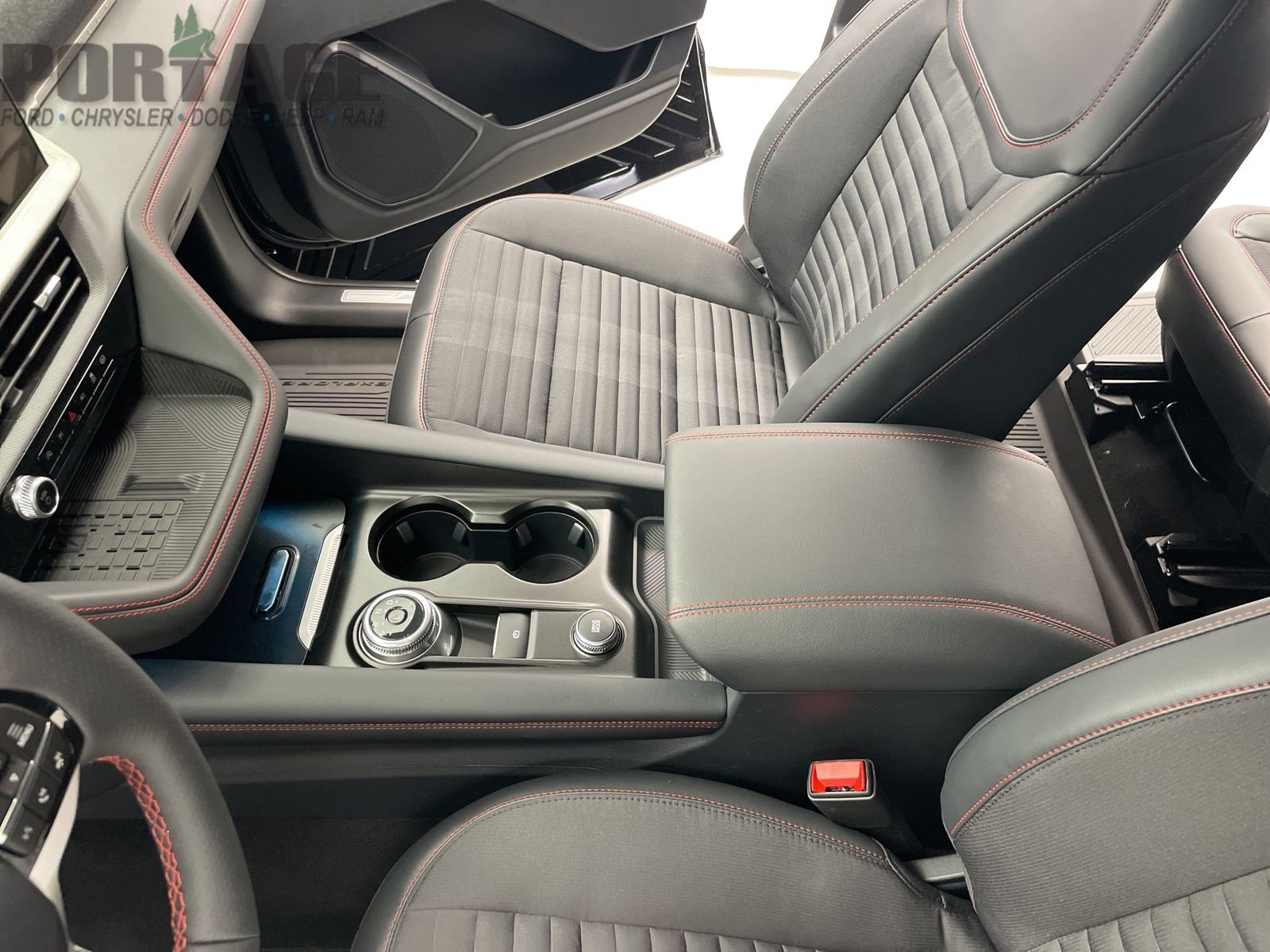 2025 Ford Explorer ST-Line photo 26