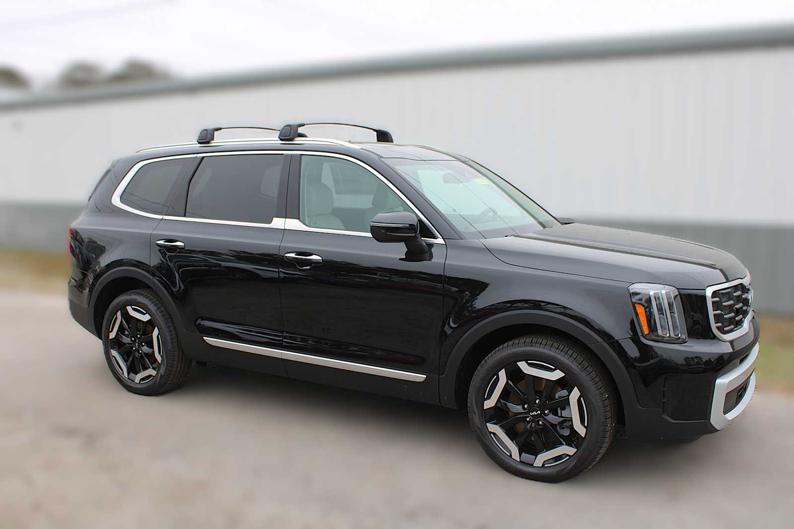 2025 Kia Telluride S photo 3