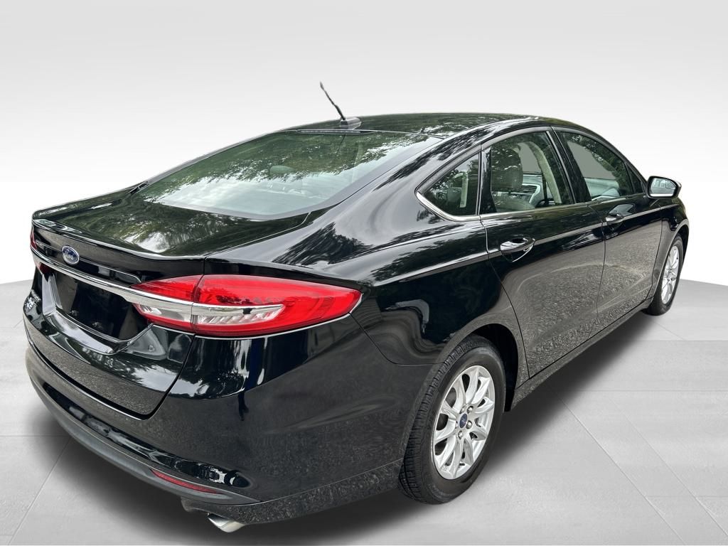 2017 Ford Fusion SE photo 5