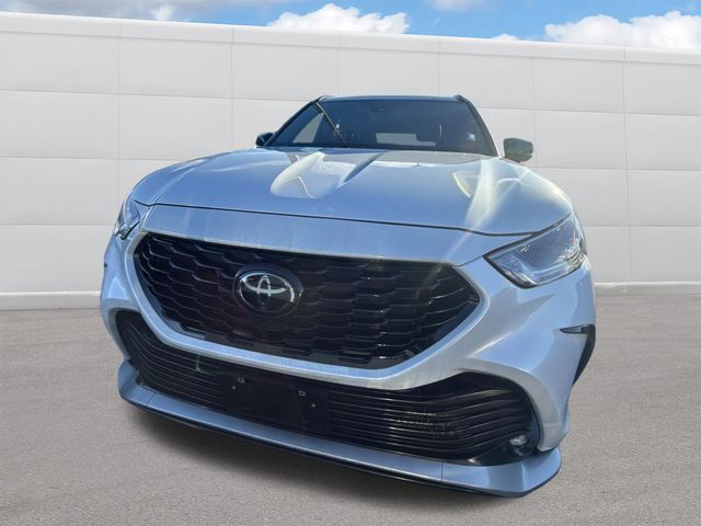 2024 Toyota Highlander XSE photo 2