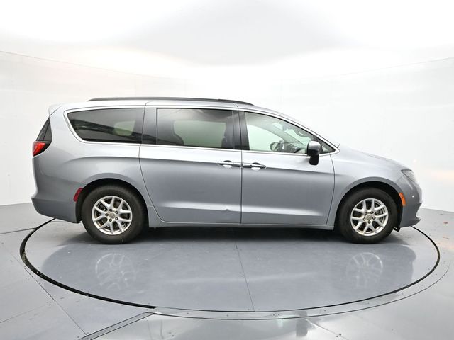 2020 Chrysler Voyager LXi photo 4