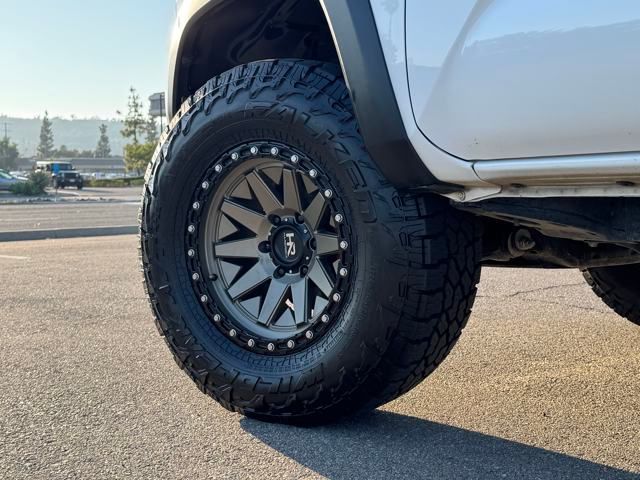 2023 Toyota Tacoma TRD Off-Road photo 5