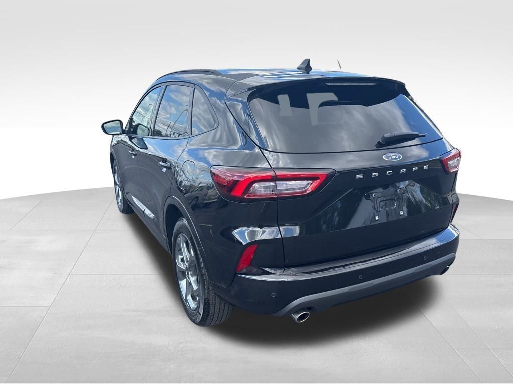 2023 Ford Escape ST-Line photo 2