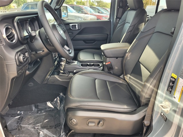 2025 Jeep Gladiator Sport photo 4