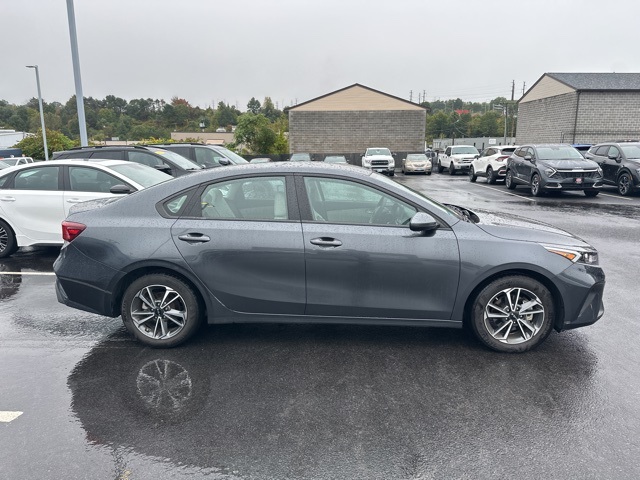 2023 Kia Forte LXS photo 3