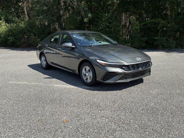 2026 Hyundai Elantra SE's photo