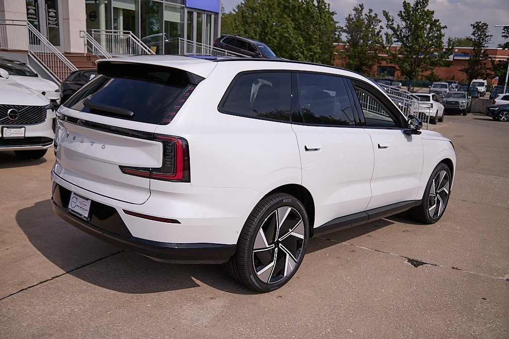 2025 VOLVO EX90 - Image 8
