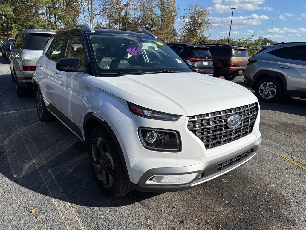 2023 Hyundai Venue Limited photo 2