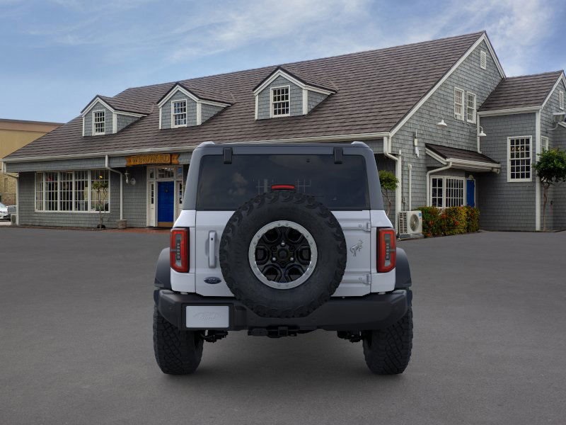 2025 Ford Bronco Outer Banks photo 2