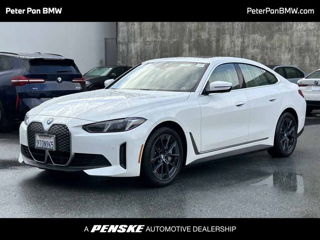 2025 BMW i4 40's photo