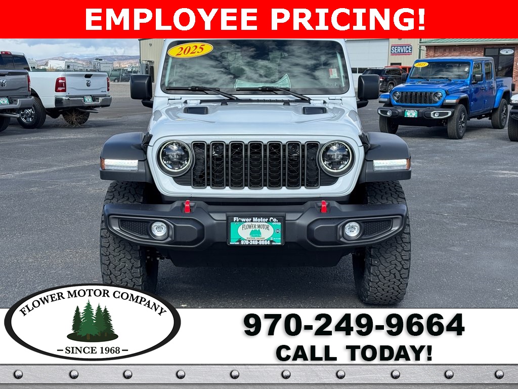 2025 Jeep Wrangler Rubicon photo 2