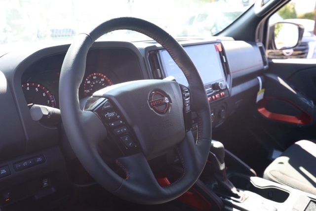 2026 Nissan Frontier Crew Cab PRO-4X photo 13