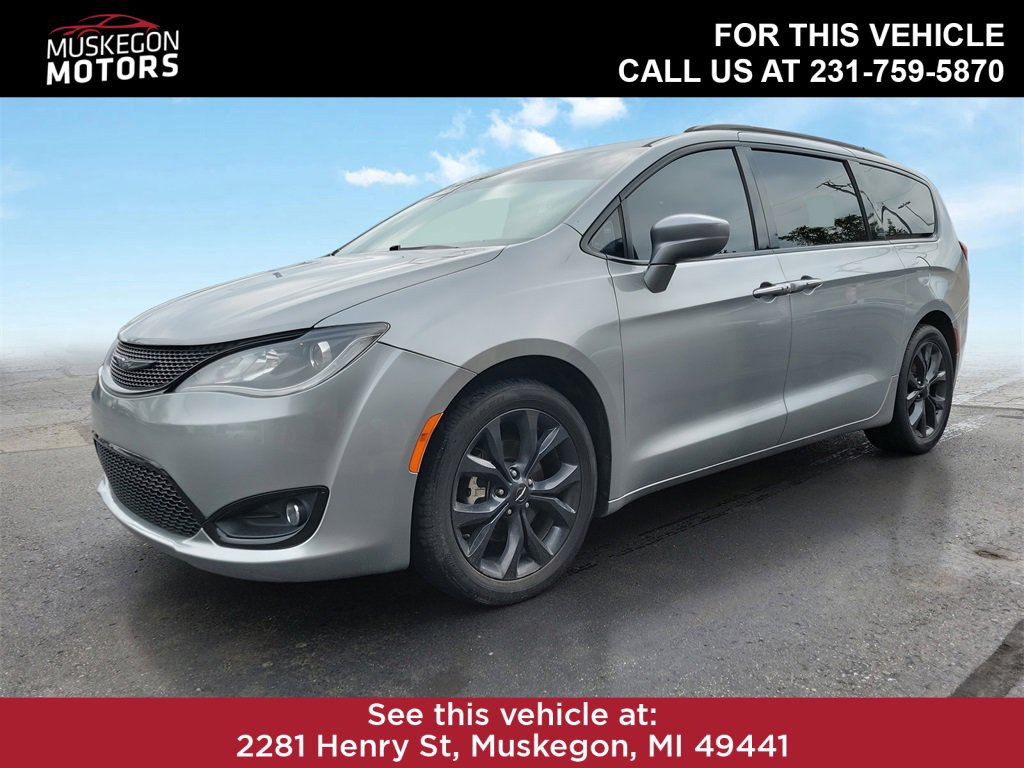 2018 Chrysler Pacifica Touring Plus photo 2