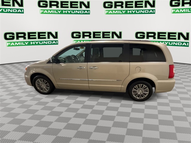 2014 Chrysler Town & Country photo 12